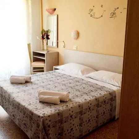 In Guest - New Cirene Double Economy With Breakfast Affittacamere Rimini